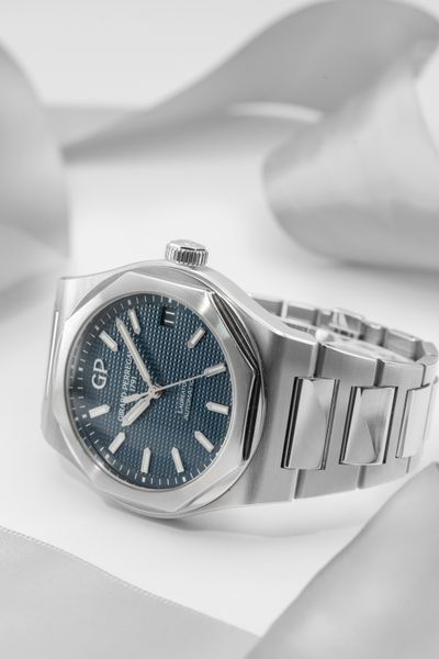 Girard Perregaux Laureato 81010-11-431-11A